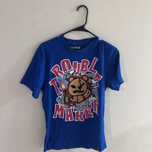 Rebel Minds "Trouble Maker" Teddy Bear Graphic T-Shirt Blue Men's Size M
